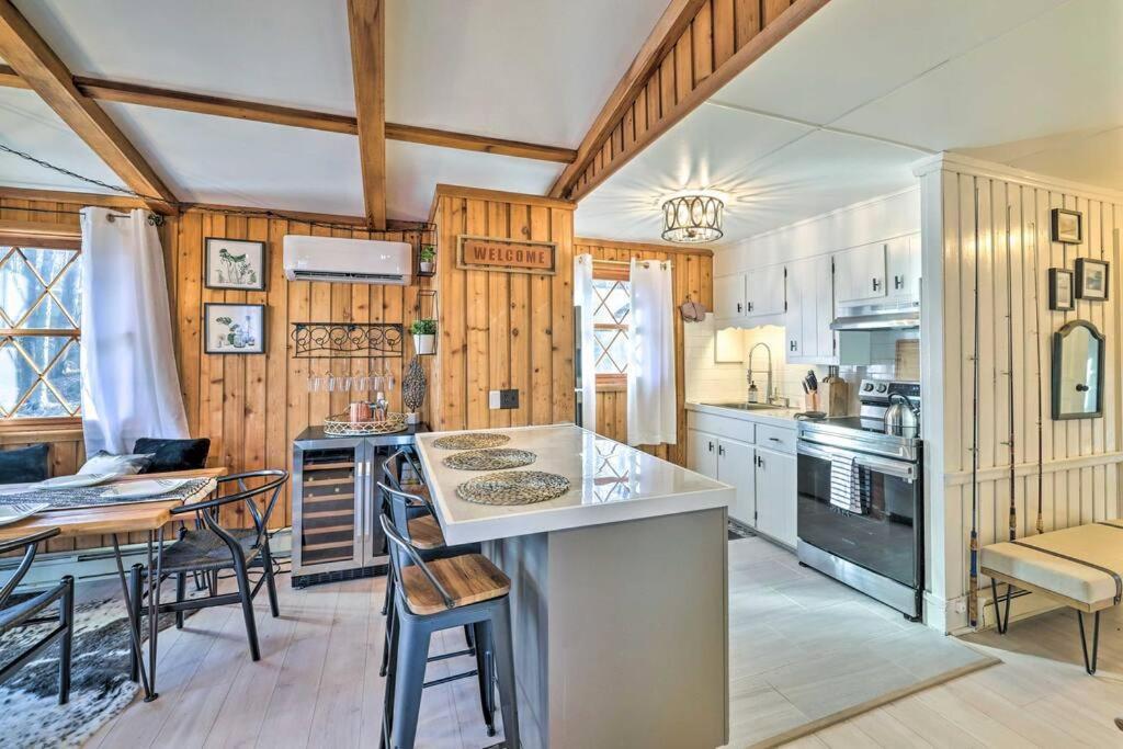 Stylish And Cozy Cabin, Walking Distance To Big Bass Lake Gouldsboro Ngoại thất bức ảnh