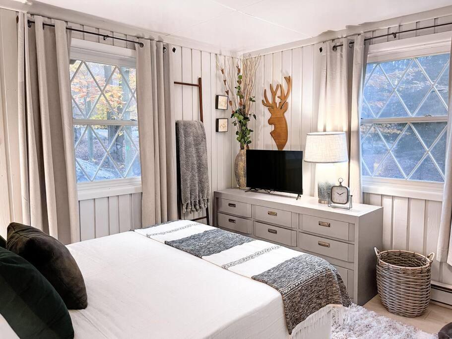 Stylish And Cozy Cabin, Walking Distance To Big Bass Lake Gouldsboro Ngoại thất bức ảnh